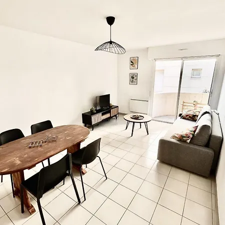 - Close To Tramway Apartment *