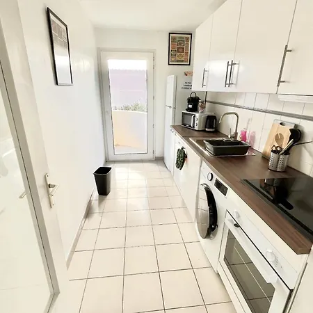 - Close To Tramway * Montpellier