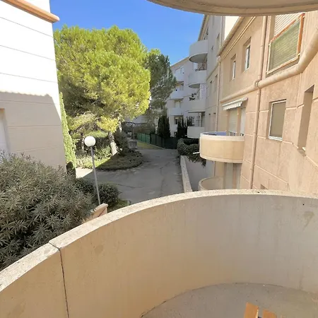 - Close To Tramway Apartment *